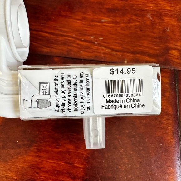 BRAND NEW Bath & Body Works Embroidered Monarch Butterfly Wallflower Plug - Picture 4 of 4